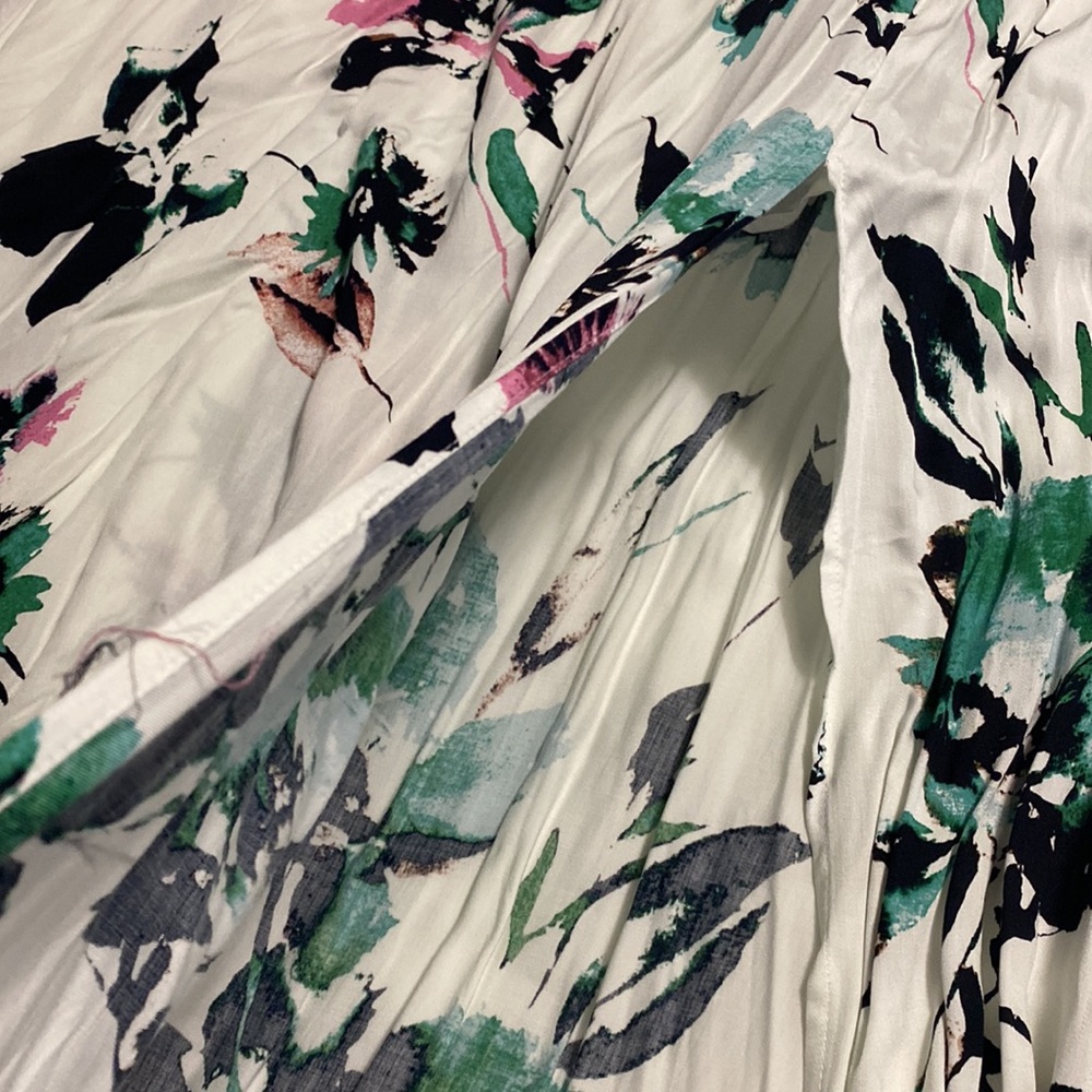 New!! Vici Floral Temple Adjustable Halter
Maxi Dress - Picture 6 of 7